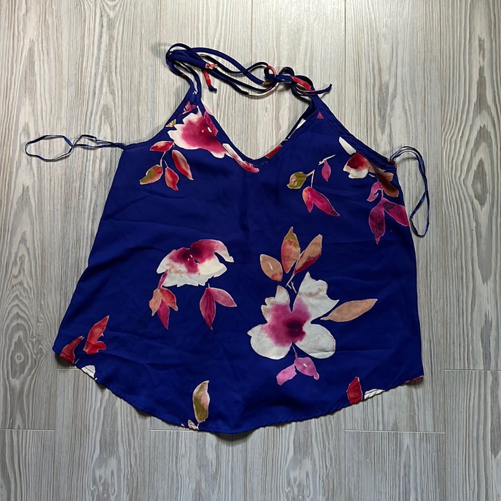 Woman’s floral blouse crop top